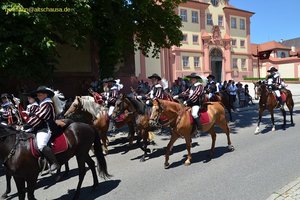 nik_044806_vz01_cyhggclmil.jpg